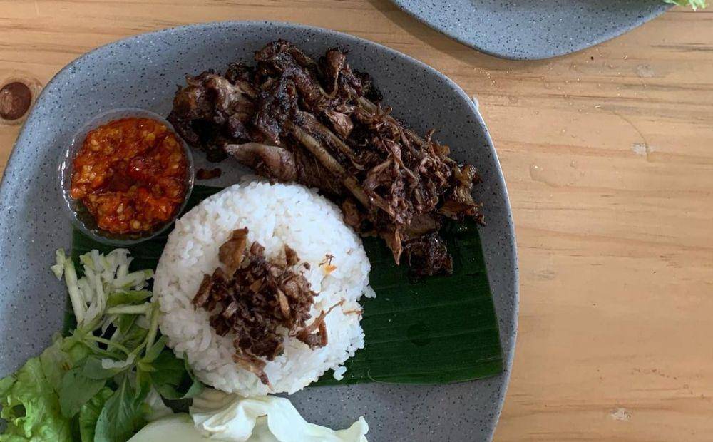 Bebek Hitam Pujangga (instagram.com/besok.sundayy)