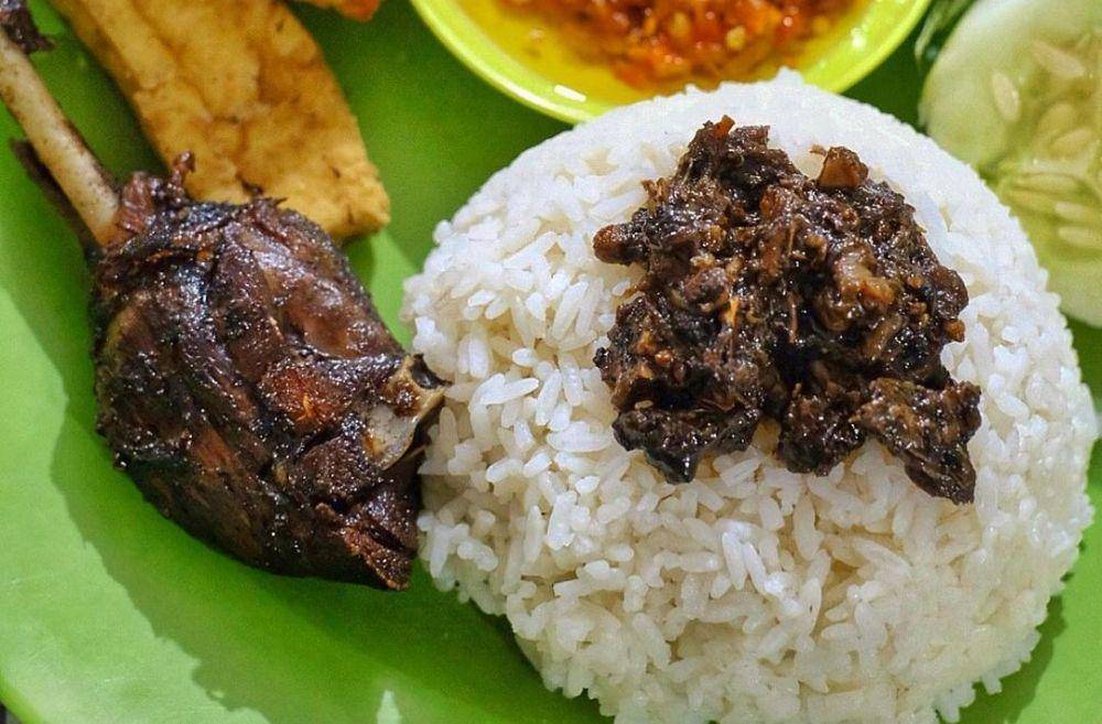 Bebek Hitam Klampis (instagram.com/surabayafoodies)