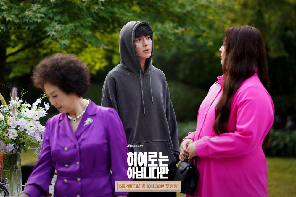 5 Sindiran Soal Kekuatan Super Keluarga Bok di The Atypical Family