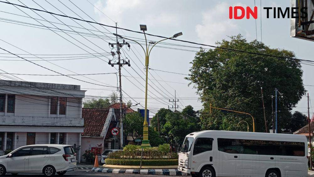 APJ di perempatan jalan Diponegoro Kelurahan Selosari Kecamatan/ Kabupaten Magetan. IDN Times/ Riyanto