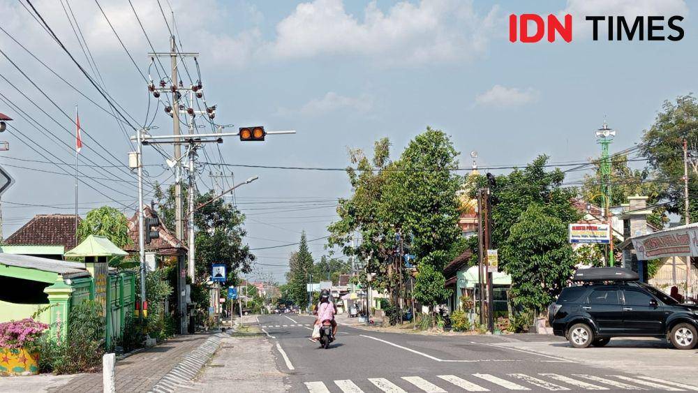 APJ di yang terpasang di jalan raya Magetan - Sarangan. IDN Times/ Riyanto