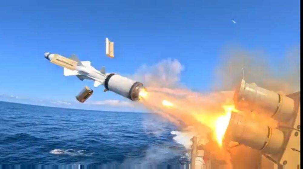 TNI Angkatan Laut (AL) ketika sukses menembakan rudal khusus dalam operasi laut. (Dokumentasi TNI AL)
