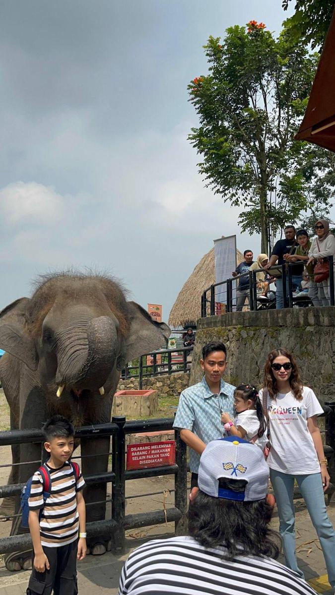 Momen Gibran Beserta Istri dan Kedua Anaknya Berlibur di Lembang
