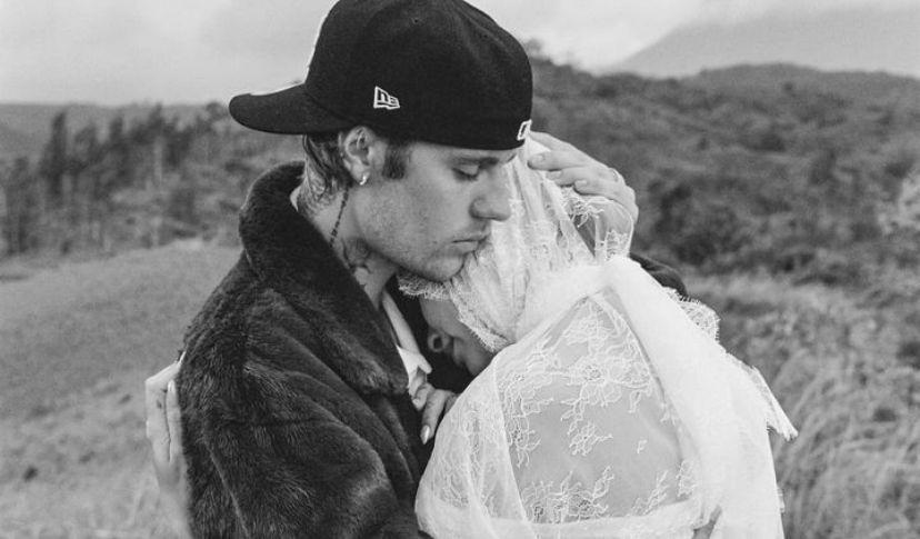 Justin Bieber Umumkan Kehamilan Pertama Hailey, Perlihatkan Baby Bump
