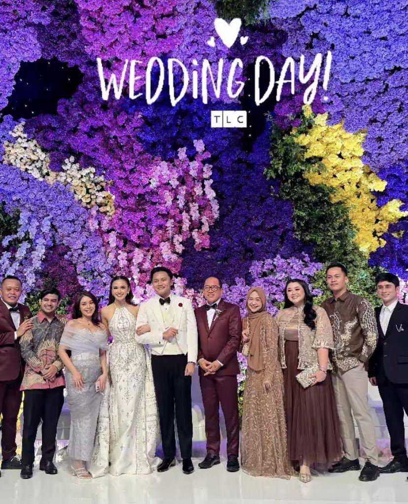 potret artis hadiri resepsi pernikahan Rizky Febian dan Mahalini (Instagram.com/riaricis1795)