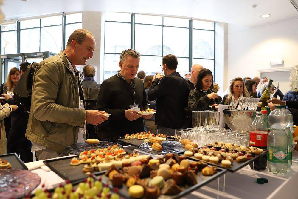 ilustrasi buffet (commons.wikimedia.org/Mathilde_Louis_WMFr)