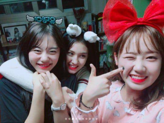 Yoojung, Somi, dan Sohye (instagram.com/somsomi0309)