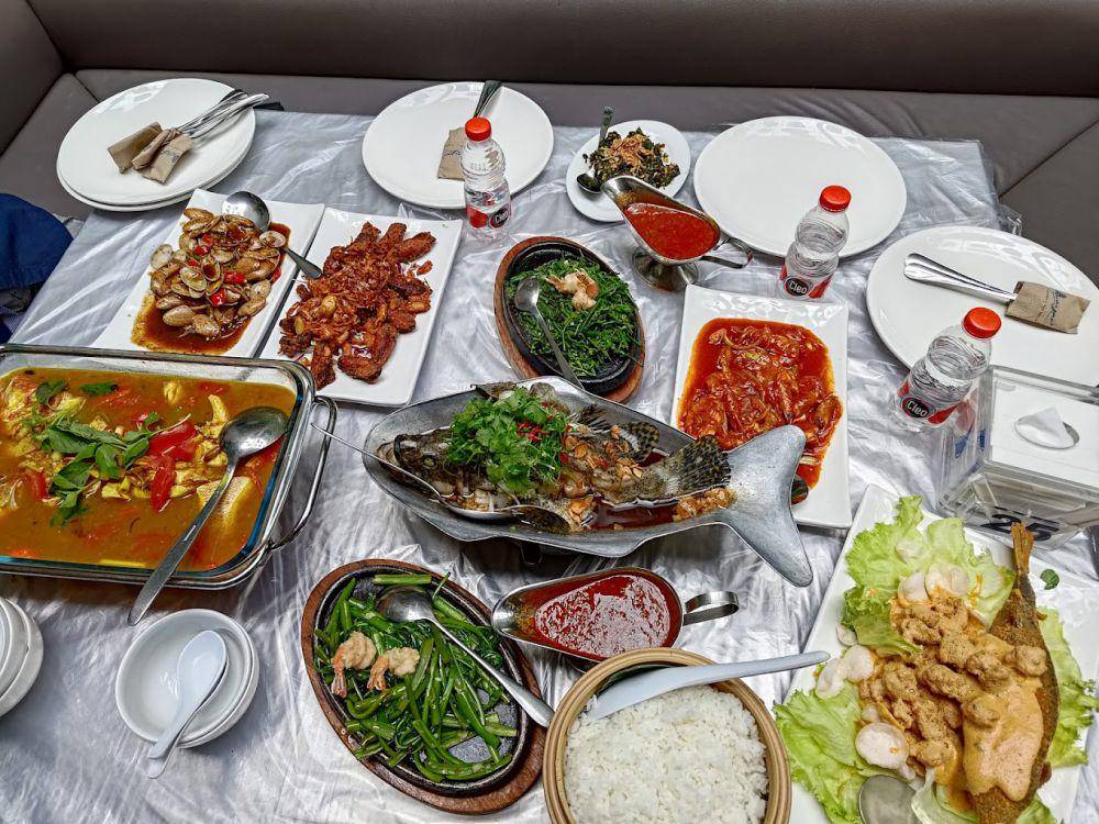 Layar Seafood (maps.google.com/Mangun de jong)