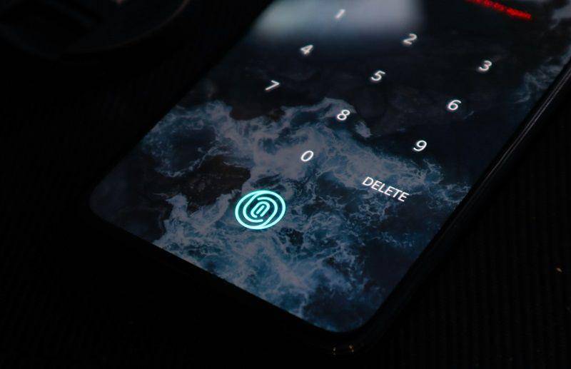 ilustrasi fitur sensor Fingerprint (unsplash.com/Lukenn Sabellano)