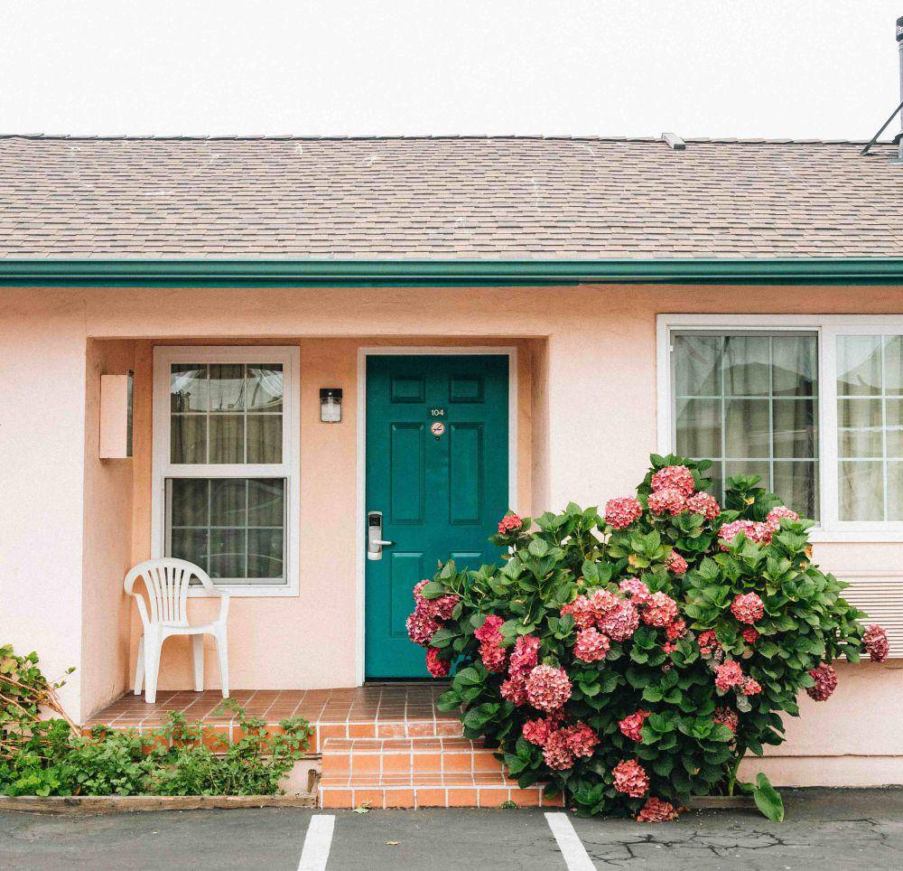 inspirasi warna cat untuk eksterior rumah (Parker Coffman)