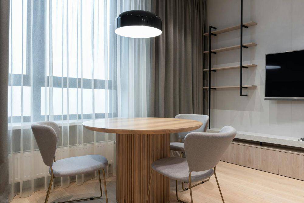 Ruang makan (pexels.com/Max Vakhtbovycn)