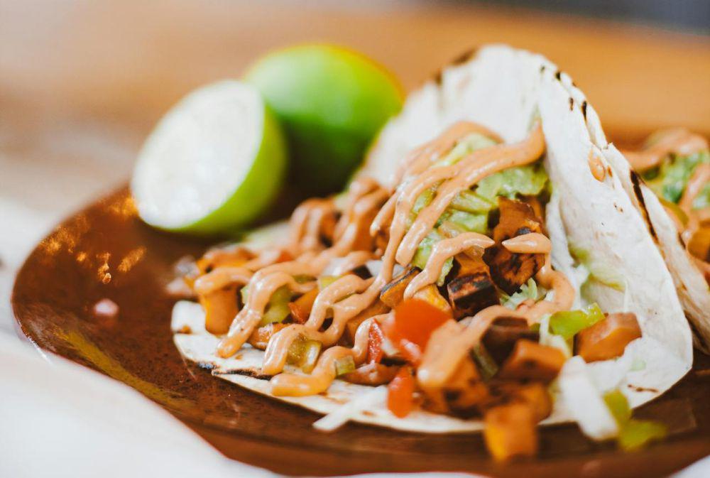 4 Fakta Menarik Gyro, Sandwich asal Yunani yang Mirip Kebab