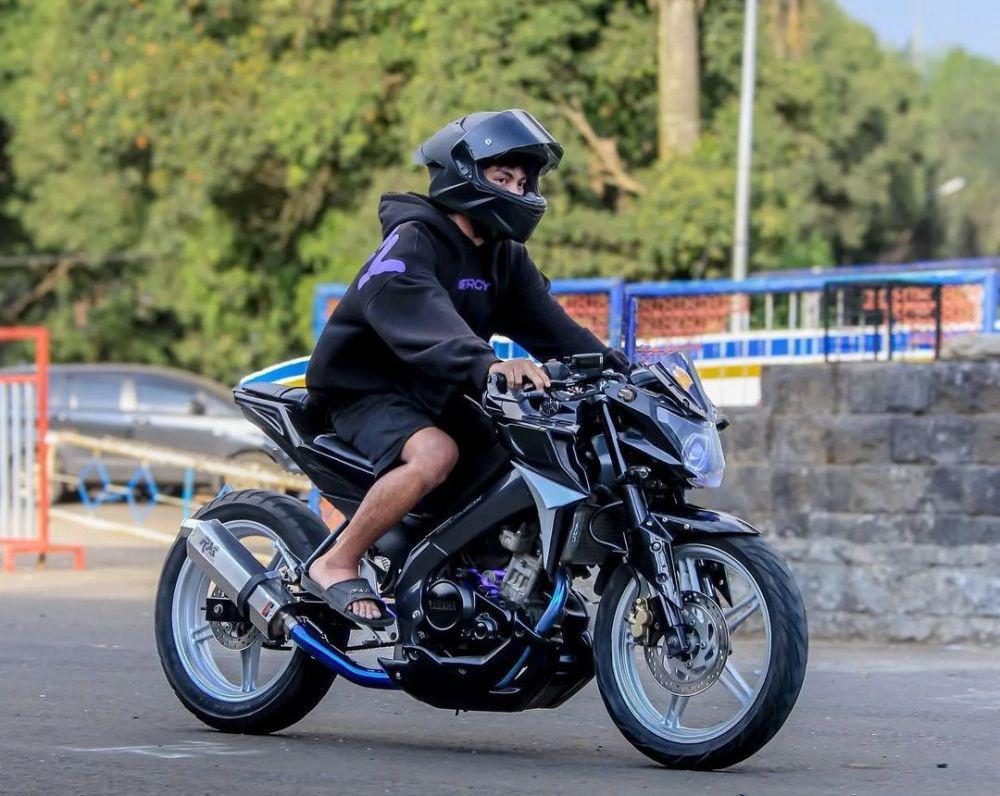 6 Ide Modifikasi Vixion Old yang Keren, Touring hingga MotoGP!