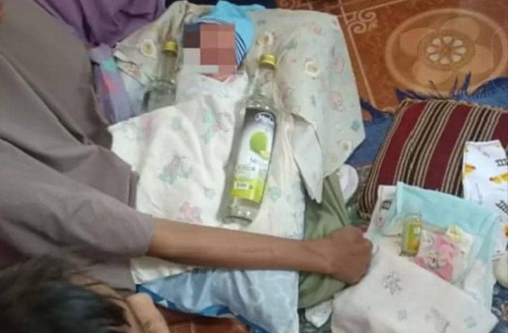 (Penemuan bayi laki-laki dalam kardus di salah satu rumah warga di OKI) IDN Times/istimewa