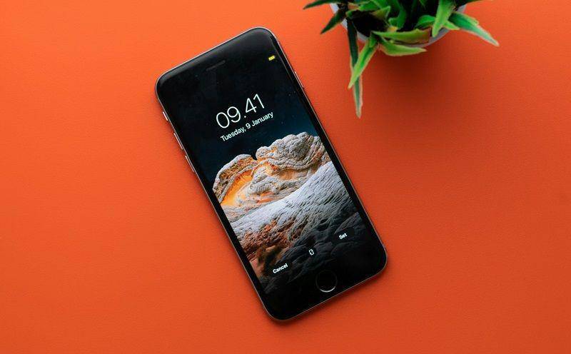 ilustrasi tampilan layar ponsel (unsplash.com/Shiwa ID)