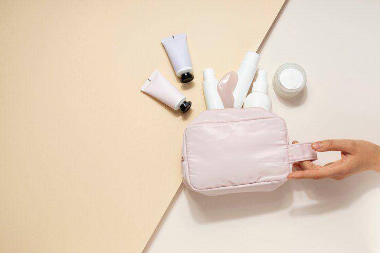ilustrasi pouch tas makeup (freepik.com/freepik)