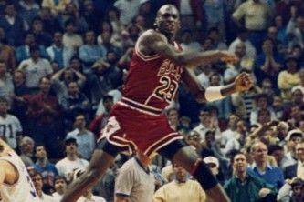 Michael Jordan mencetak buzzer-beater pada 1989 (dok.istimewa)