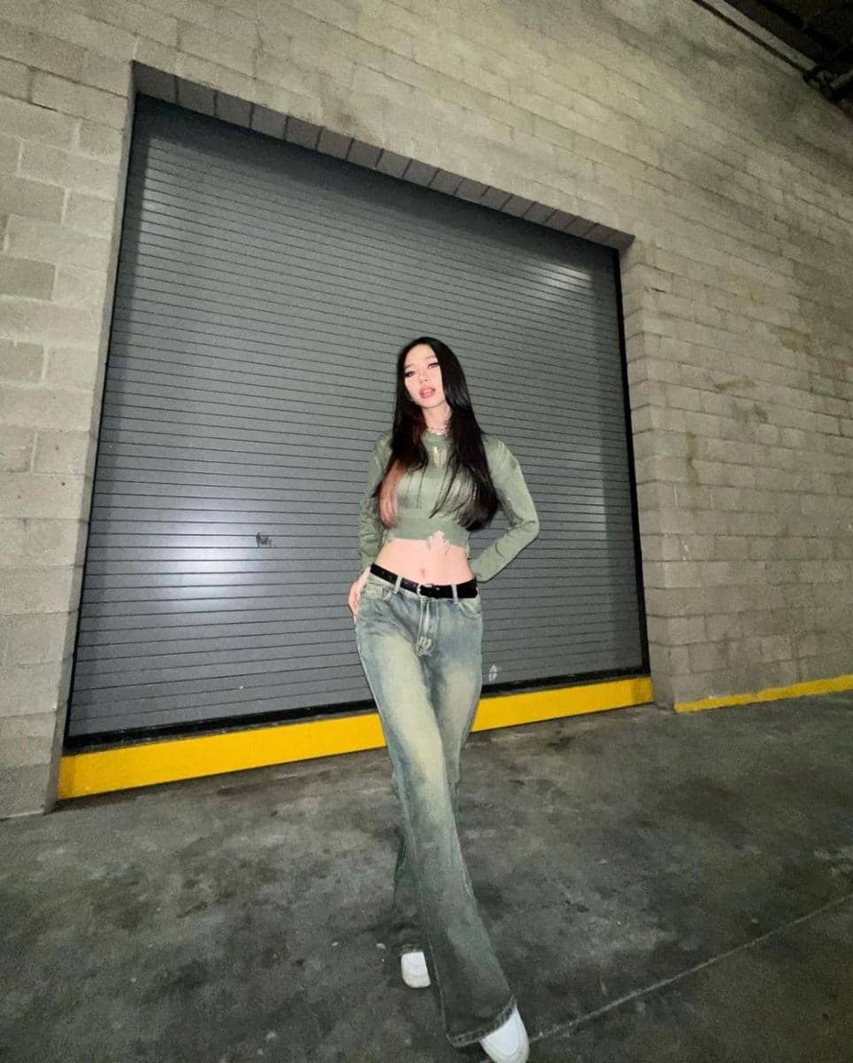 potret Ryu Won dengan outfit denim (instagram.com/rw2100)