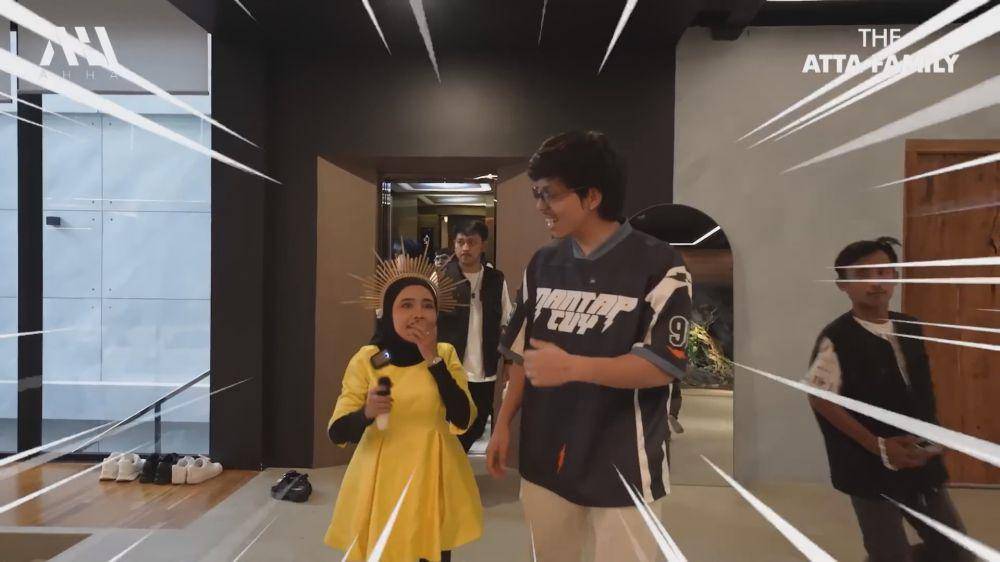 potret Lolly Unyu konser di rumah Aurel (youtube.com/attahalilintar)