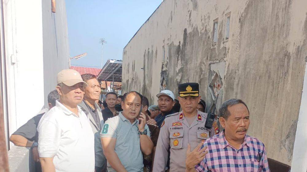 Polisi turun ke lokasi terjadinya keributan di Desa Meninting Lombok Barat. (dok. Istimewa)
