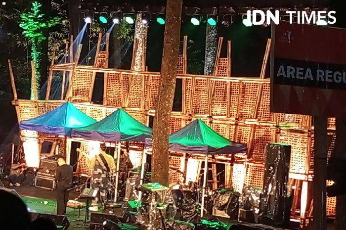 Setting panggung jazz gunung slamet yang ramah lingkungan, Sabtu (11/5/2024).(IDN Times/Cokie Sutrisno)
