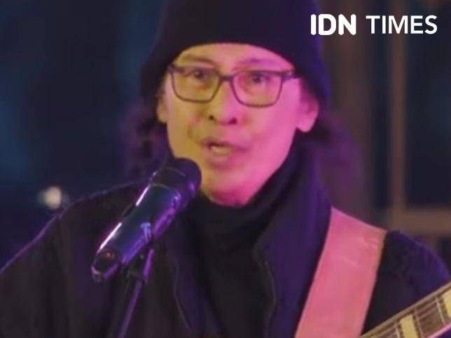 Mus Mujiono yang menjadi magnet dalam jazz gunung slamet, Sabtu (11/5)2024).(IDN Times/Tangkapan layar@jazzgunung)