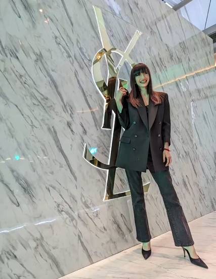 gaya smart casual Raline Shah (instagram.com/ralineshah)
