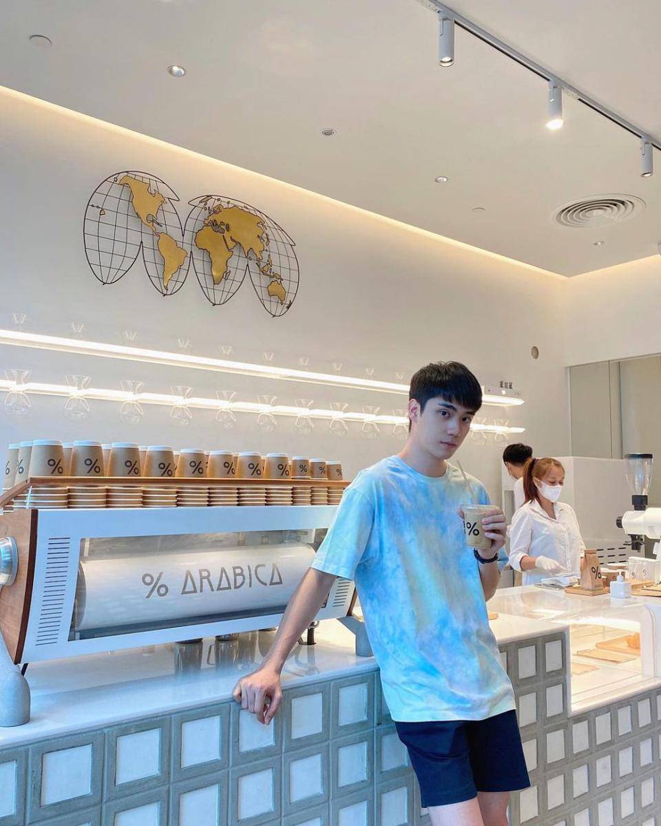 potret padu padan short pants ala Tee Jaruji (instagram.com/tee_jaruji)