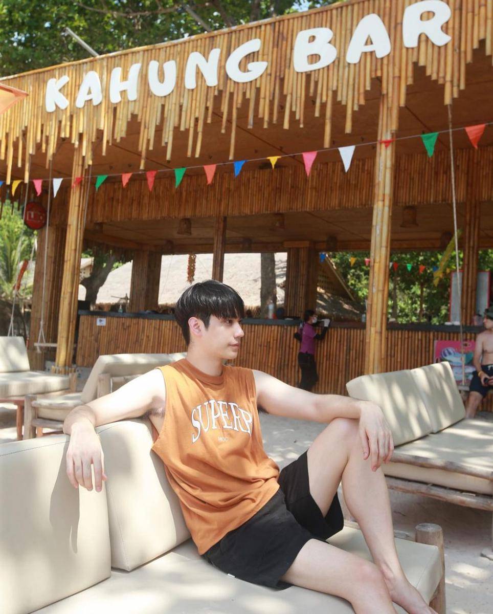 potret padu padan short pants ala Tee Jaruji (instagram.com/tee_jaruji)