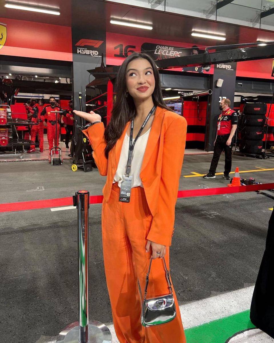 gaya smart casual Raline Shah (instagram.com/ralineshah)