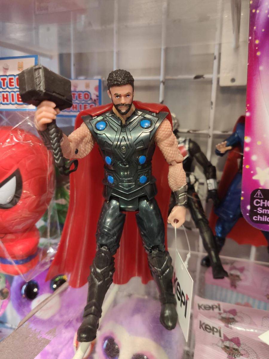 potret kocak mainan Thor KW (reddit.com/user/hunorranger3307)