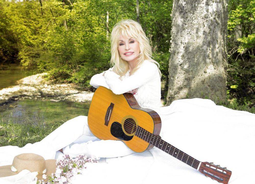 Dolly Parton (Instagram.com/dollyparton)