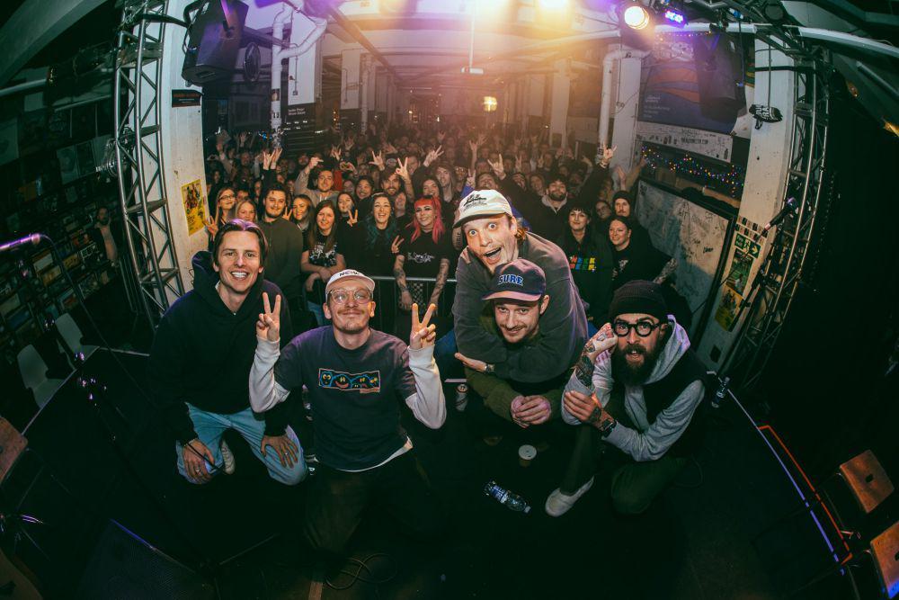 5 Rekomendasi Lagu Neck Deep, Pencinta Pop Punk Wajib Dengar