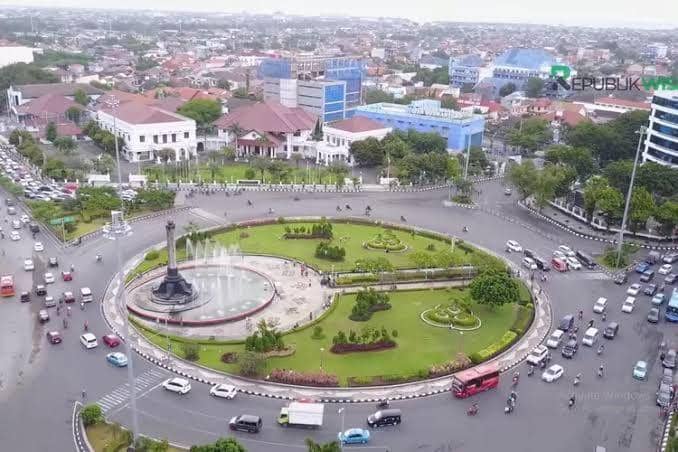 ilustrasi semarang kota atlas (https://www.google.com/amp/s/www.lombokinsider.com/wisata-kuliner/amp/1557650855/berkunjung-ke-semarang-ini-4-rekomendasi-wisata-di-kota-atlas-nomor-3-bikin-betah-dan-te