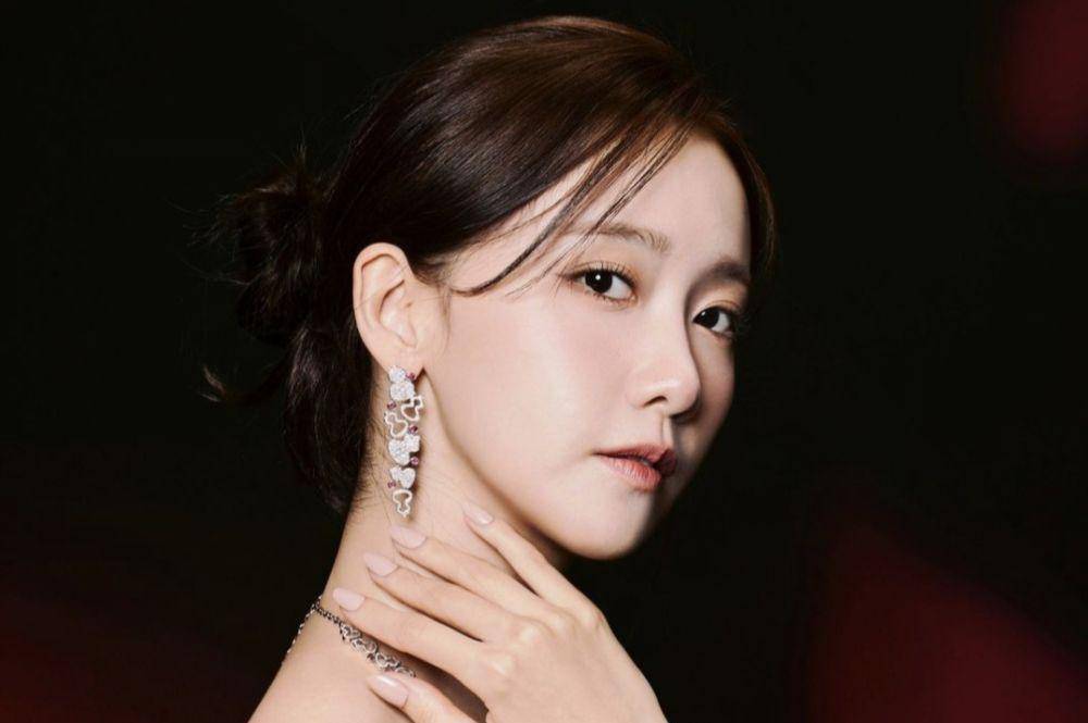 Yoona SNSD (instagram.com/qeelinjewellery)