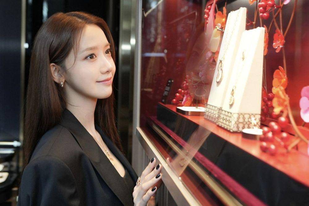 Yoona SNSD (instagram.com/qeelinjewellery)