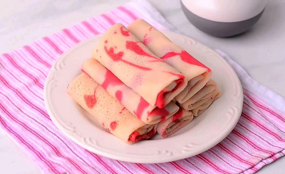 Resep Dadar Gulung Marble Pink, Anak-anak Pasti Suka