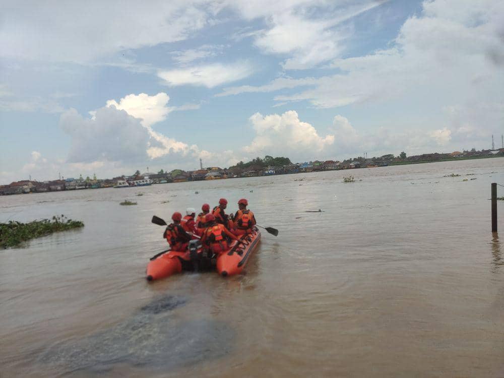 Proses pencarian korban tenggelam di perairan Sungai Musi Palembang (Dok: istimewa)
