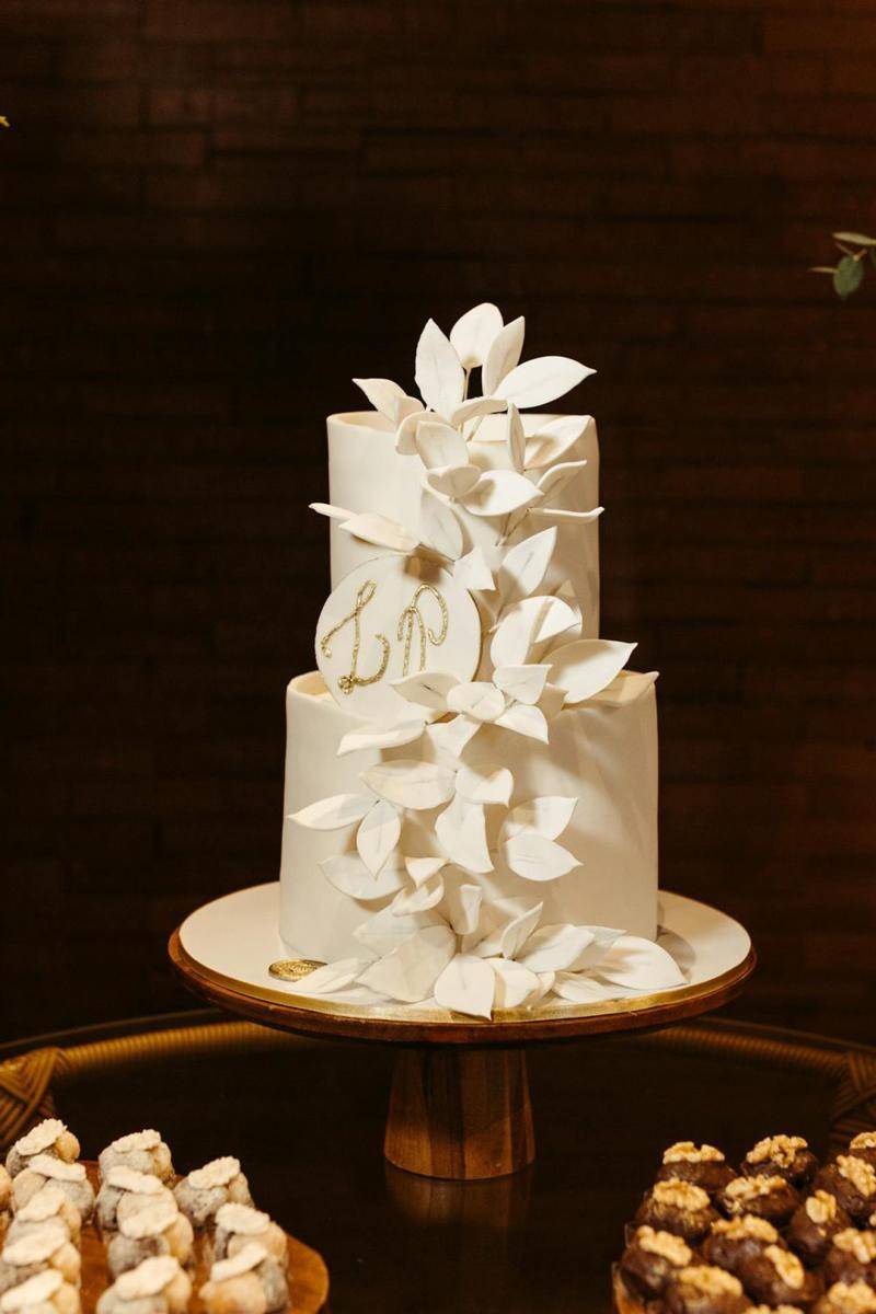 Foto wedding cake warna putih (pexels.com/Jonathan Borba)