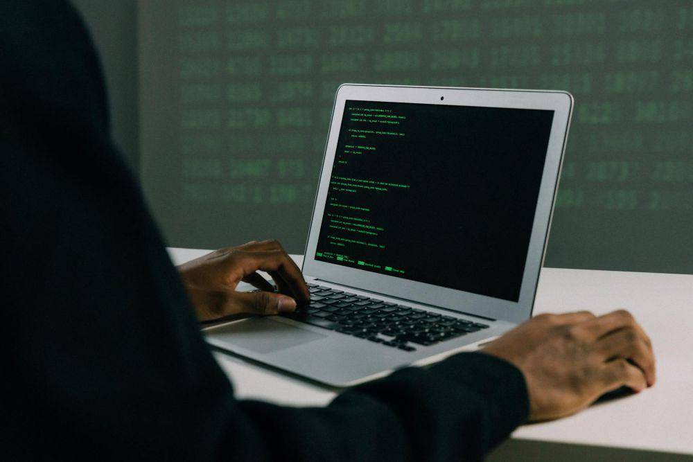 ilustrasi seorang full stack developer (pexels.com/Mati Mango)