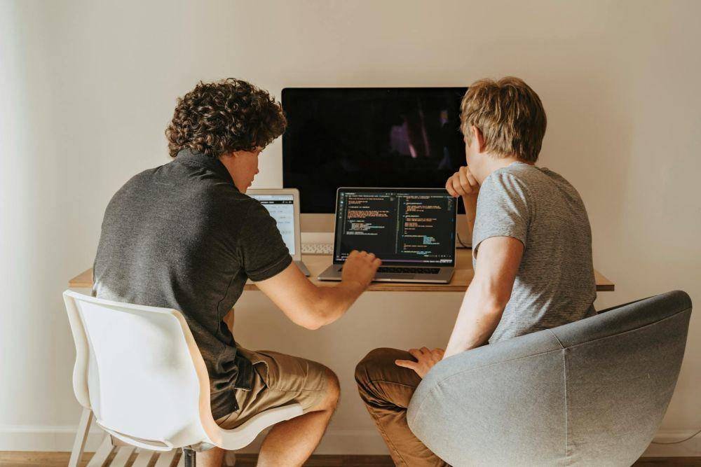 ilustrasi seorang full stack developer (pexels.com/olia danilevich)