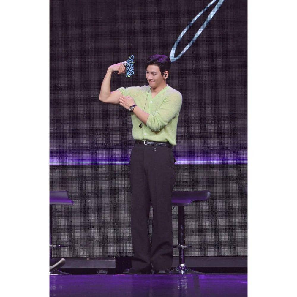 outfit smart casual ala Ji Chang Wook (instagram.com/jichangwook_archive)