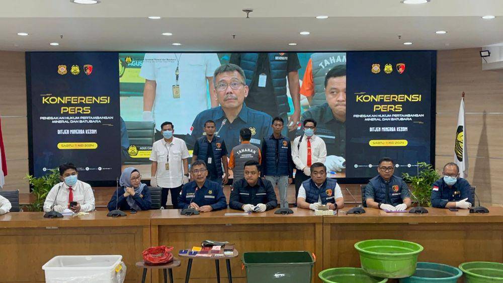 Direktur Teknik dan Lingkungan Ditjen Minerba, Sunindyo Suryoherdardi, dalam konferensi pers di Jakarta Selatan pada Sabtu (11/5/2024) (IDN Times/Aryodamar)