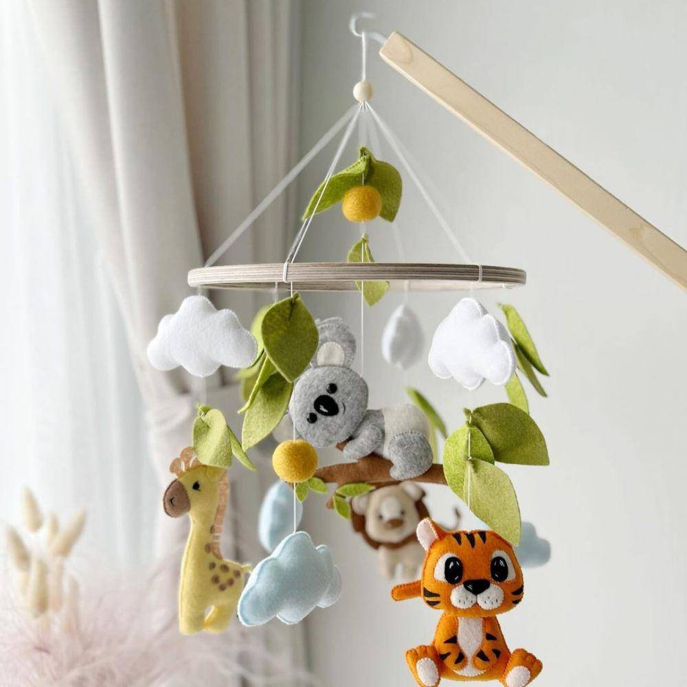 mobile crib baby dari flanel (instagram.com/zorka_mobile)