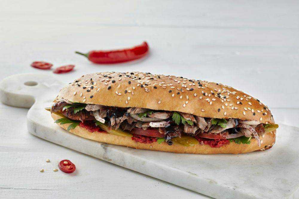 ilustrasi beef sandwich (unsplash.com/Orkun Orcan)