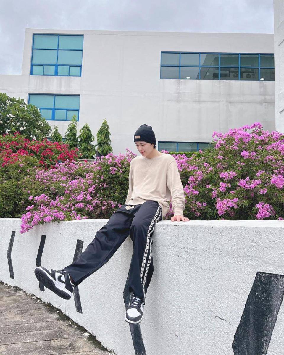 OOTD hangout ala Pond Naravit (instagram.com/ppnaravit)