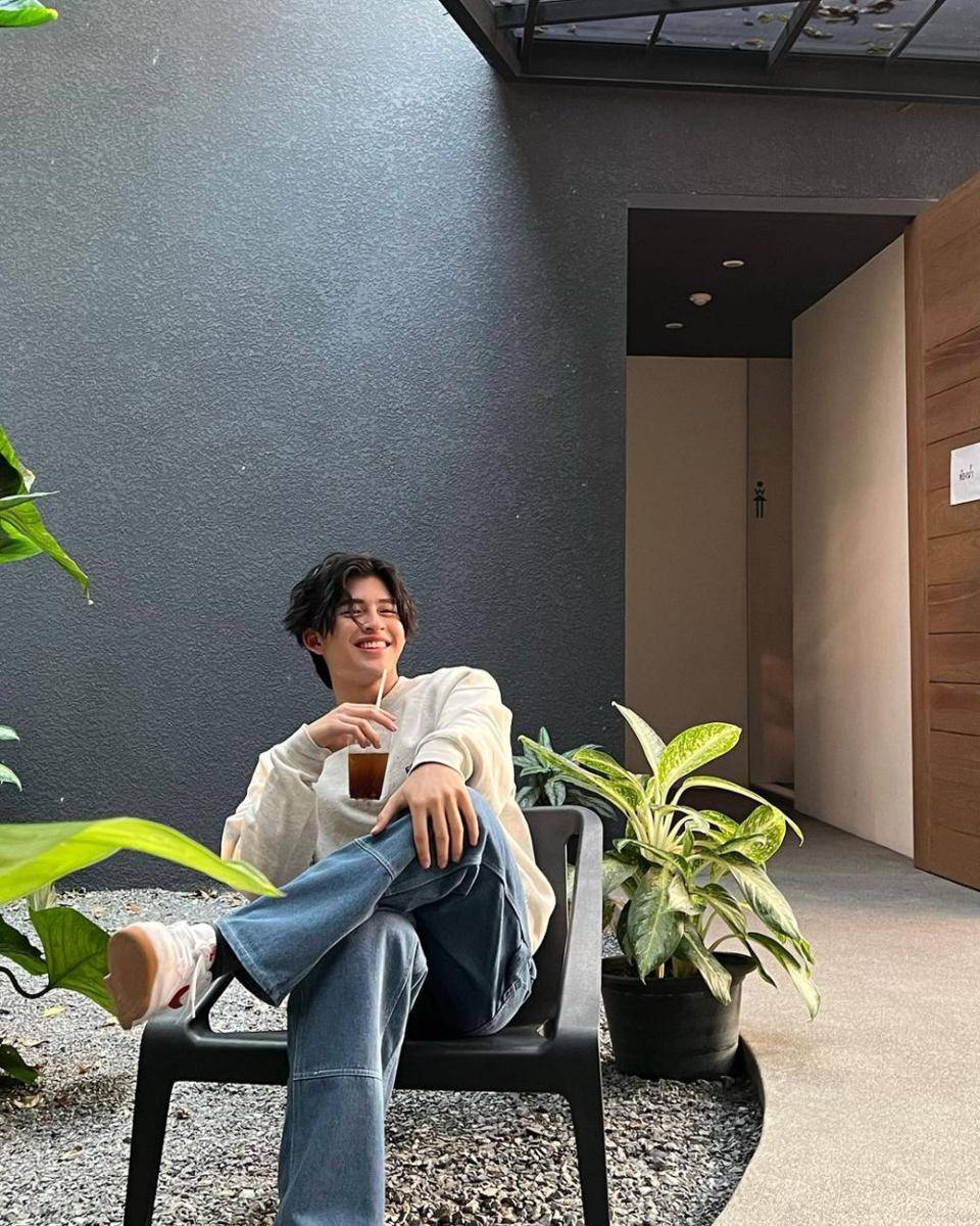 OOTD hangout ala Pond Naravit (instagram.com/ppnaravit)
