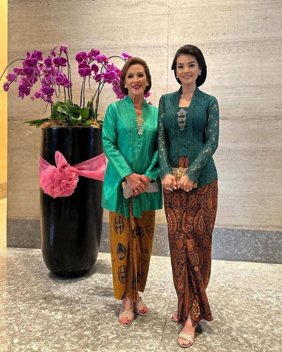 potret Farah Quinn di acara keraton Solo (instagram.com/farahquinnofficial)