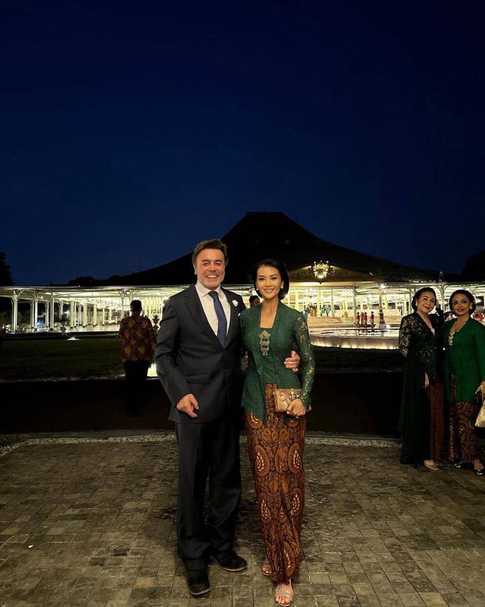 potret Farah Quinn di acara keraton Solo (instagram.com/farahquinnofficial)