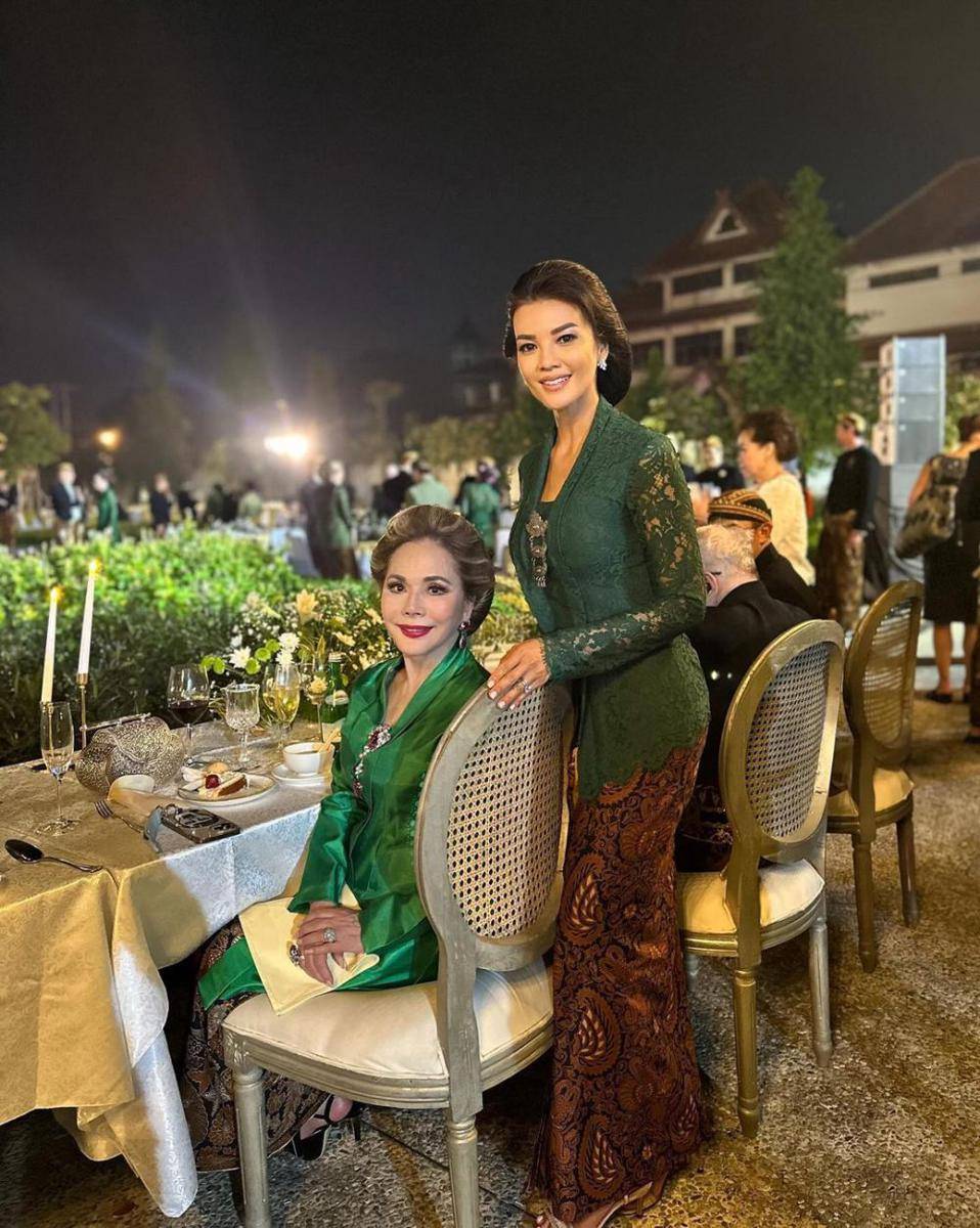 potret Farah Quinn di acara keraton Solo (instagram.com/farahquinnofficial)